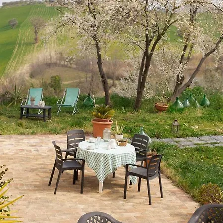 Hébergement de vacances Casale Delle Rondini *